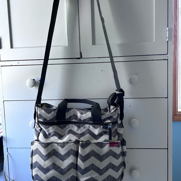 SKIP HOP FASHION DIAPER BAG. ONLY USED OT WHEN WE WENT TO CHURCH~ a few times 😬 - Picture 5 of 15